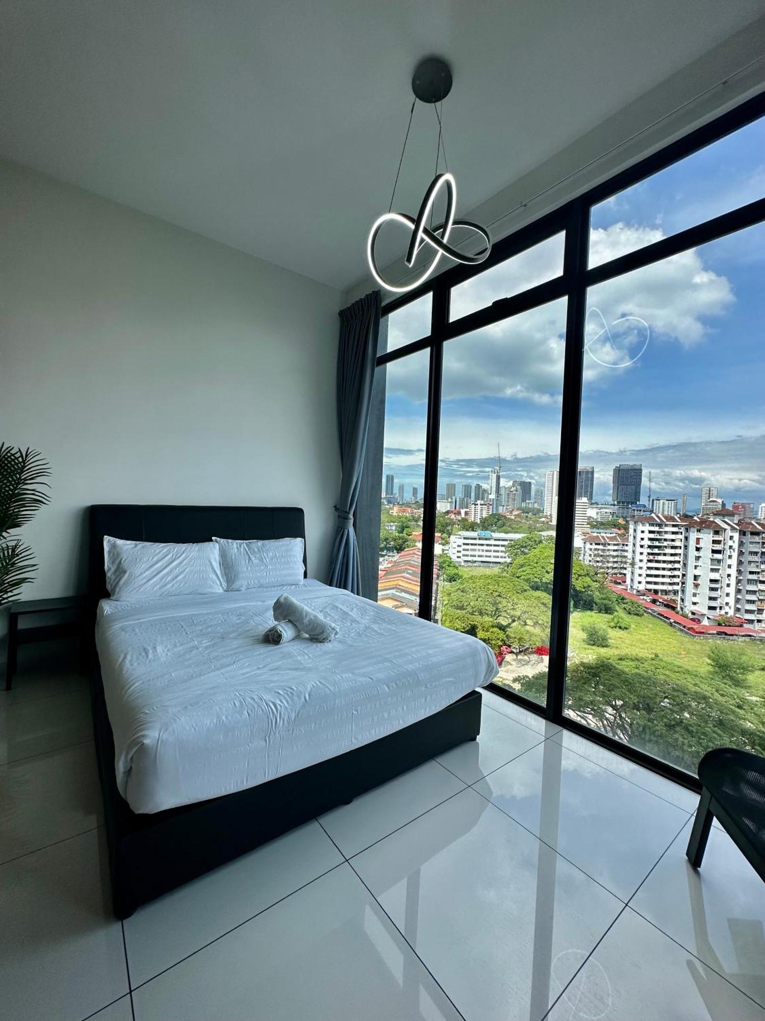 Beacon Executive Suite - City View - By Iz Джорджтаун Экстерьер фото