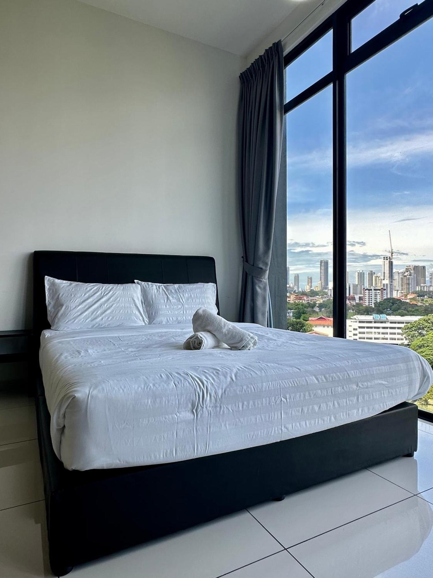 Beacon Executive Suite - City View - By Iz Джорджтаун Экстерьер фото