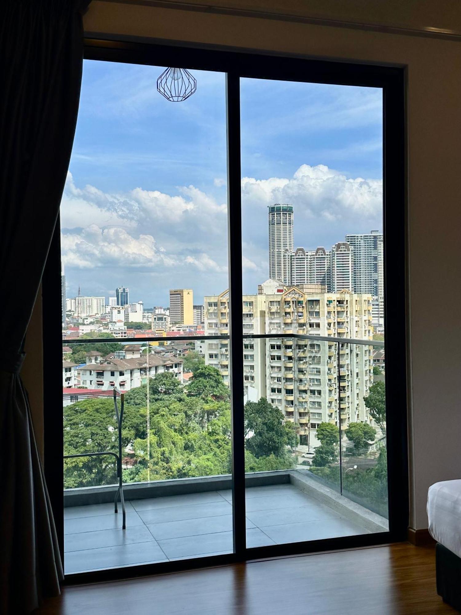 Beacon Executive Suite - City View - By Iz Джорджтаун Экстерьер фото