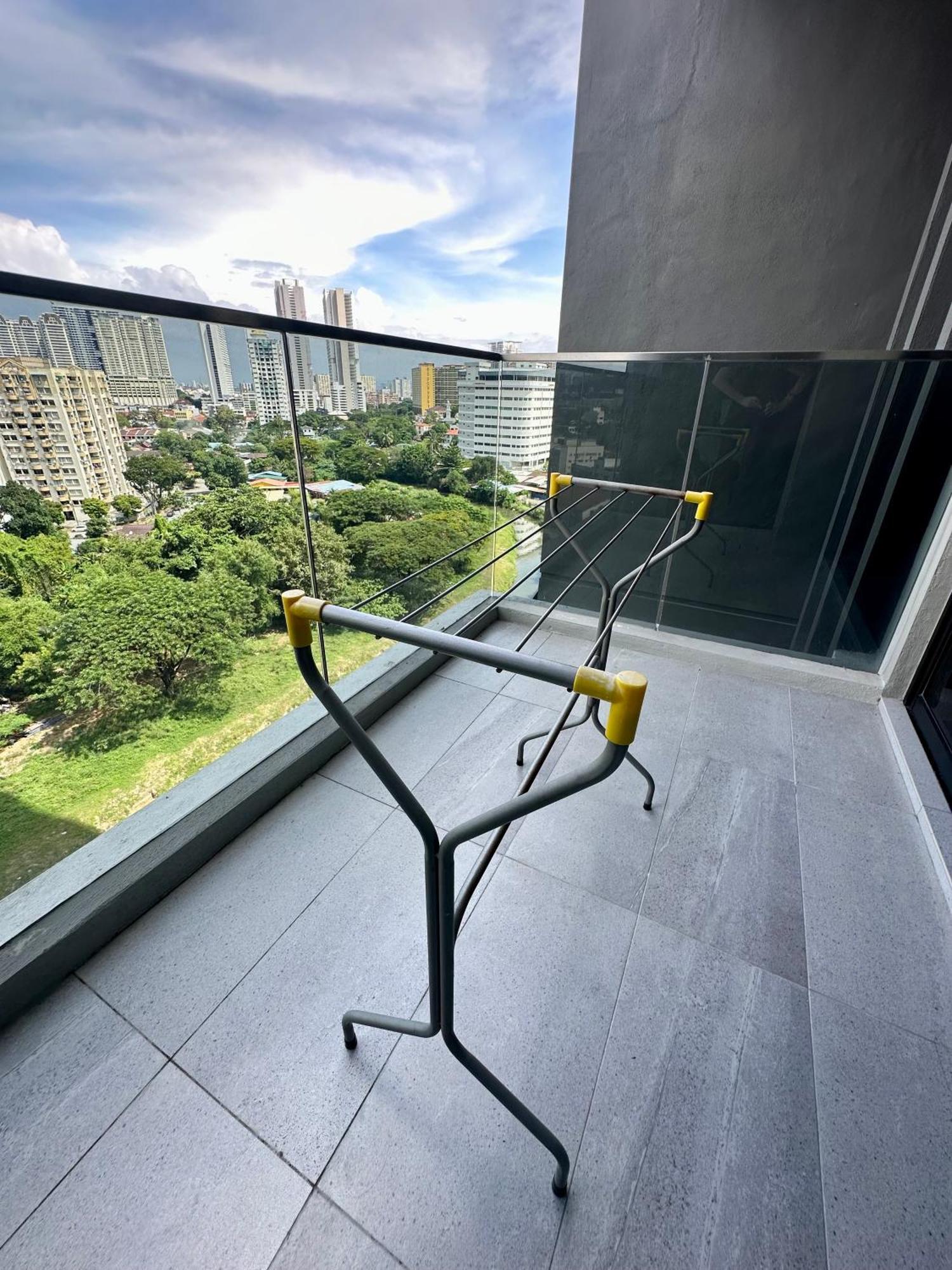 Beacon Executive Suite - City View - By Iz Джорджтаун Экстерьер фото